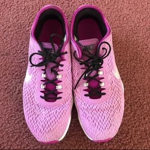 Nike zoom fit sneakers